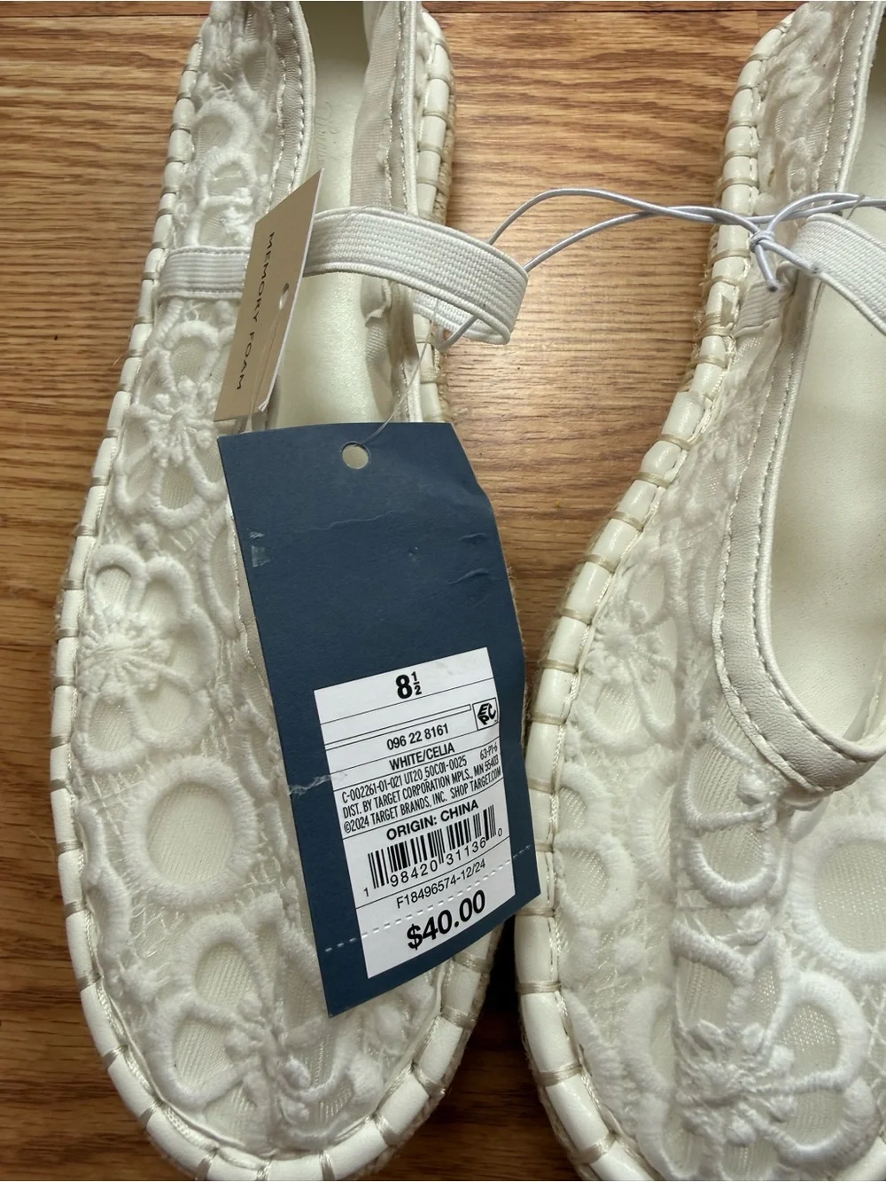NWT Universal Thread White Embroidered Mary Jane Flats Size 8.5